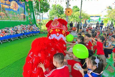 ” VUI HỘI TRĂNG RẰM” NĂM 2025 CHO CÁC BÉ TRƯỜNG MN HOA HỒNG