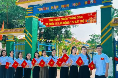 TRƯỜNG MẦM NON HOA HỒNG HÂN HOAN CHÀO MỪNG NGÀY 30/4 & 1/5